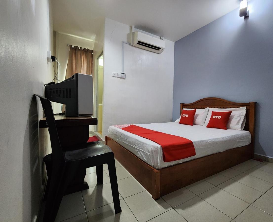 Oyo 90743 Hotel Ban Cheong Кангар Екстер'єр фото