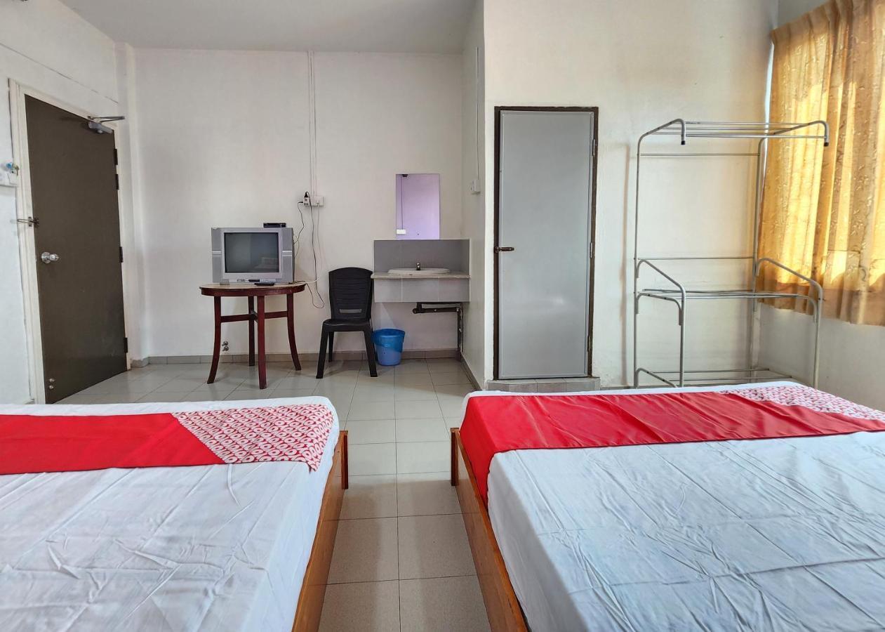 Oyo 90743 Hotel Ban Cheong Кангар Екстер'єр фото