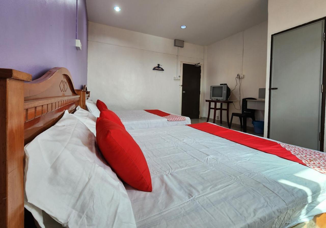 Oyo 90743 Hotel Ban Cheong Кангар Екстер'єр фото