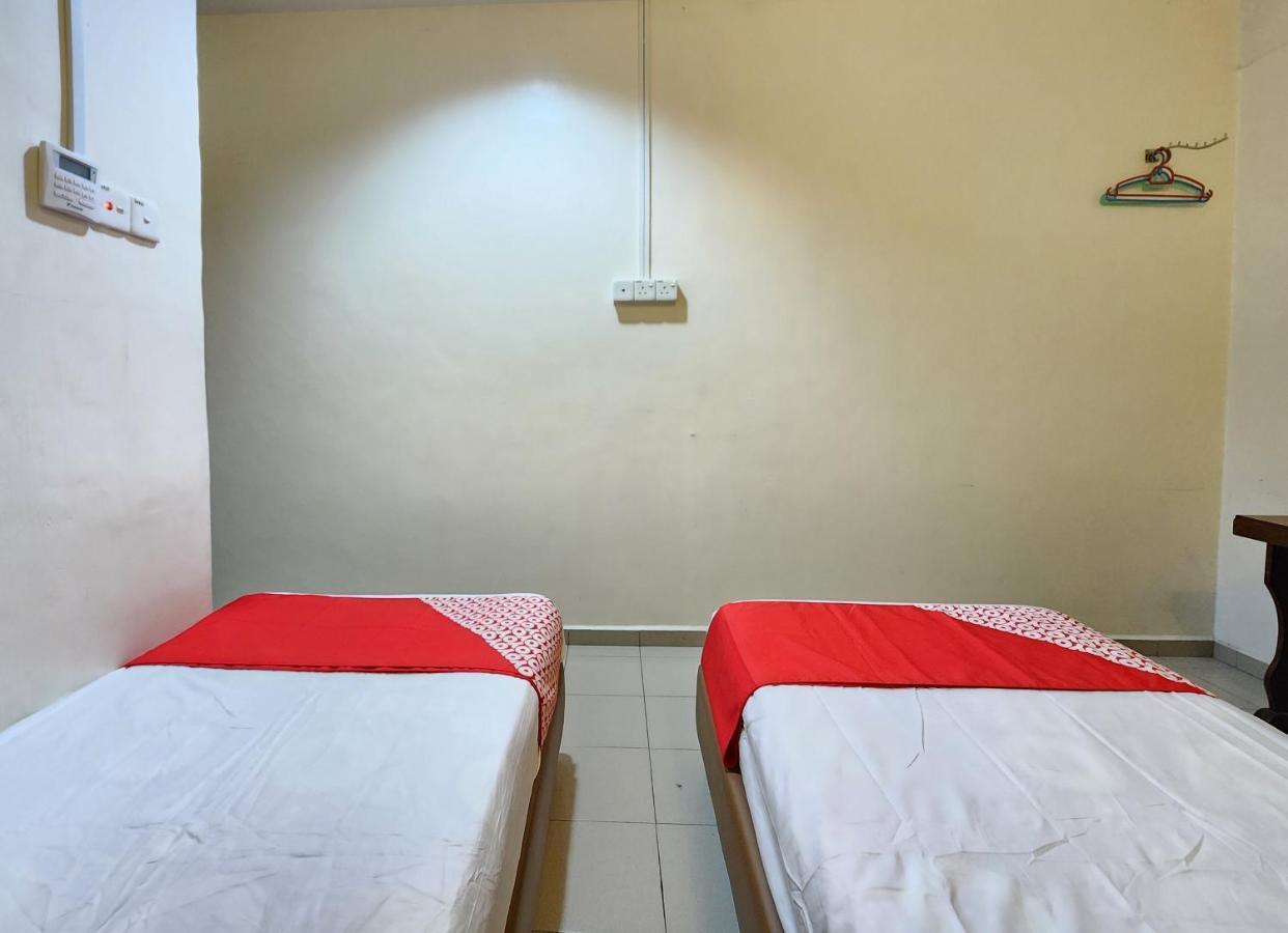 Oyo 90743 Hotel Ban Cheong Кангар Екстер'єр фото